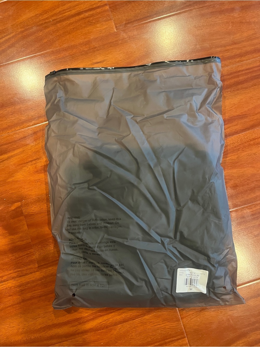 NWT Fear of God Essentials Black Fleece Shorts PacSun - Size Medium - Picture 3 of 3